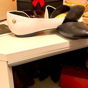 Guess white and black shoes